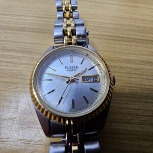 Vintage Pulsar Watch Women Gold Silver Tone Day Date V783-0030
